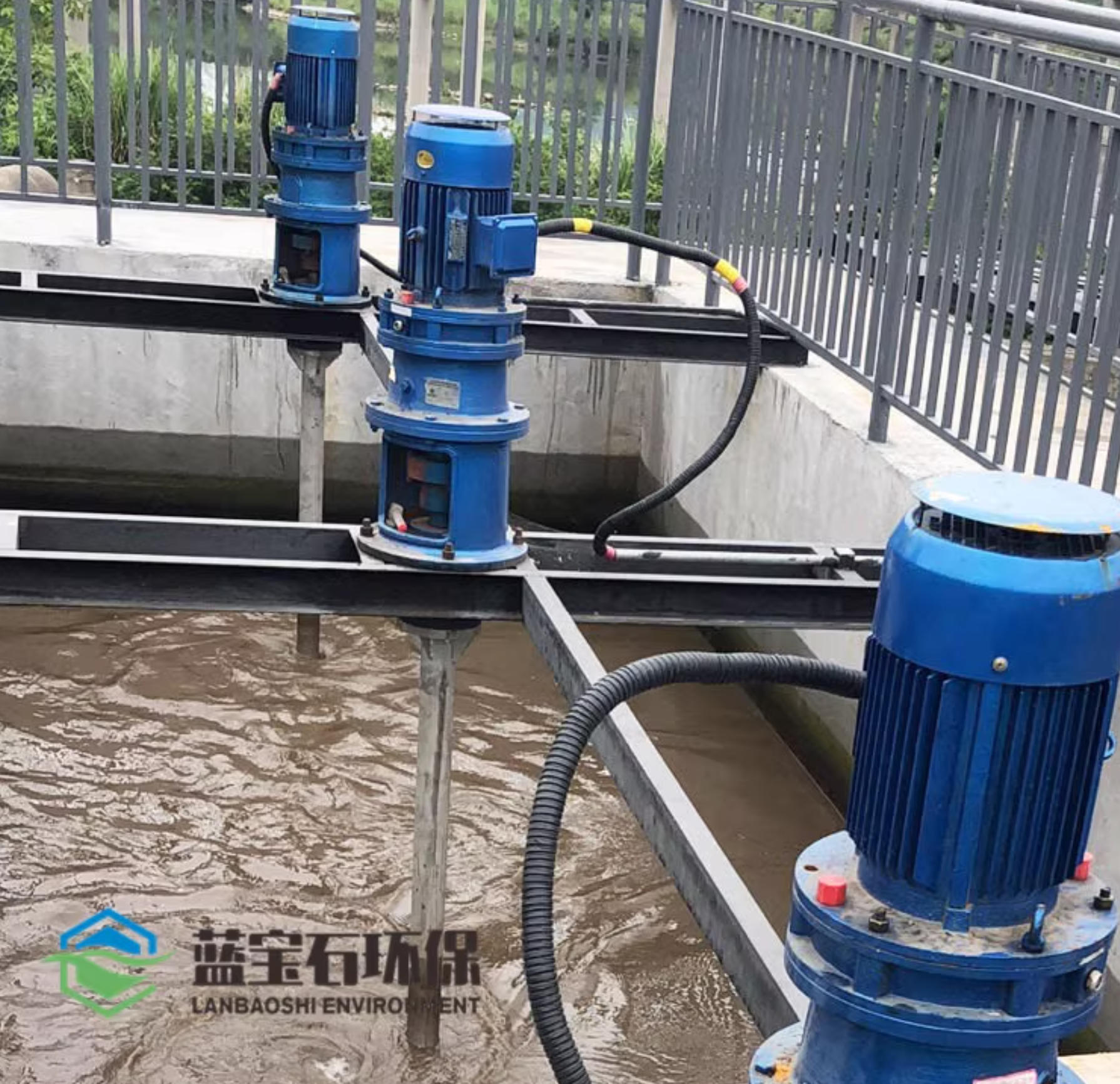 南京藍寶石環(huán)保與深圳某環(huán)?？萍歼_成漿式攪拌機設備合作